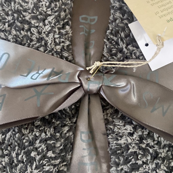 Barefoot Dreams blanket - Picture 8 of 8